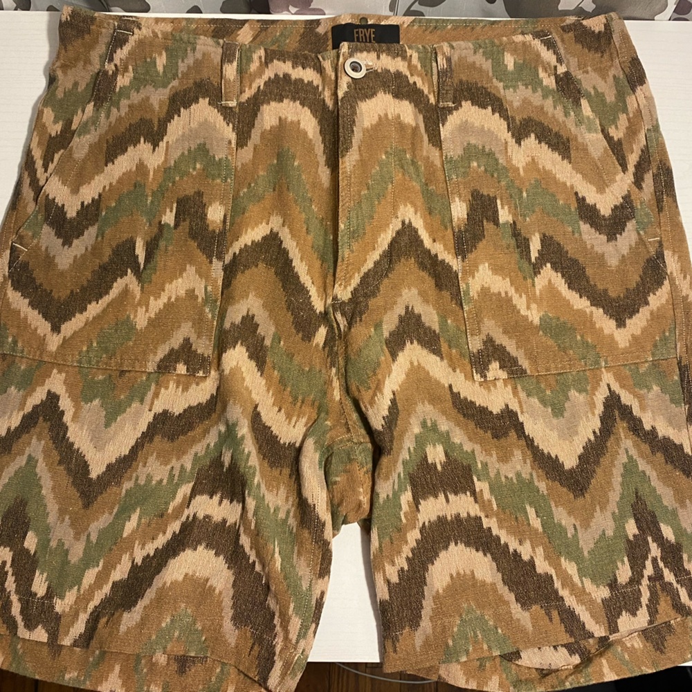 Frye Short size 32
